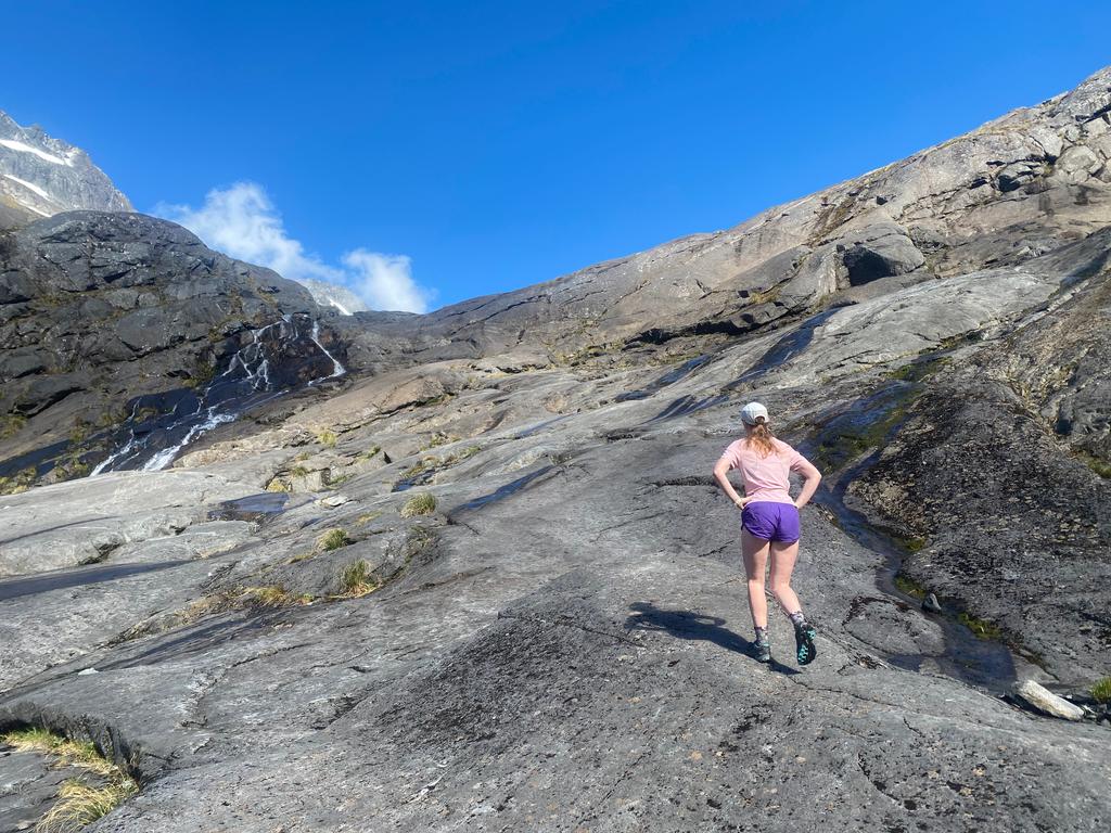 Slabing it up. There's a short wire rigged to the rock at the false saddle.