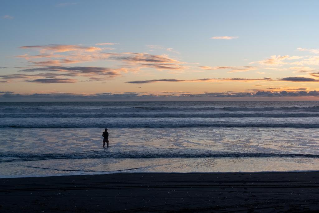 7 July, 2026 at 5:09pm

Jen icing the legs after a barefoot beach run near Mōkau.
📷 Finn Le Sueur

FUJIFILM X-S20
18-300mm F/3.5-6.3 DiIII-A VC VXD B061X
640
<span>%!s(float64=11) ISO<s/span> <span>f/32</span> <span>%!d(string=1/200)mm</span> <span>%!s(MISSING)s</span>