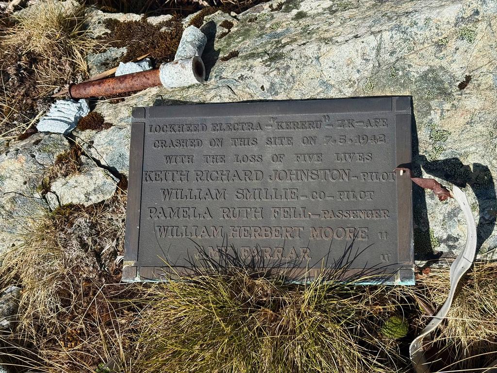 Plaque to the Kereru crash.