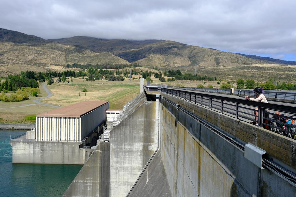 Jen checking out Aviemore Dam.