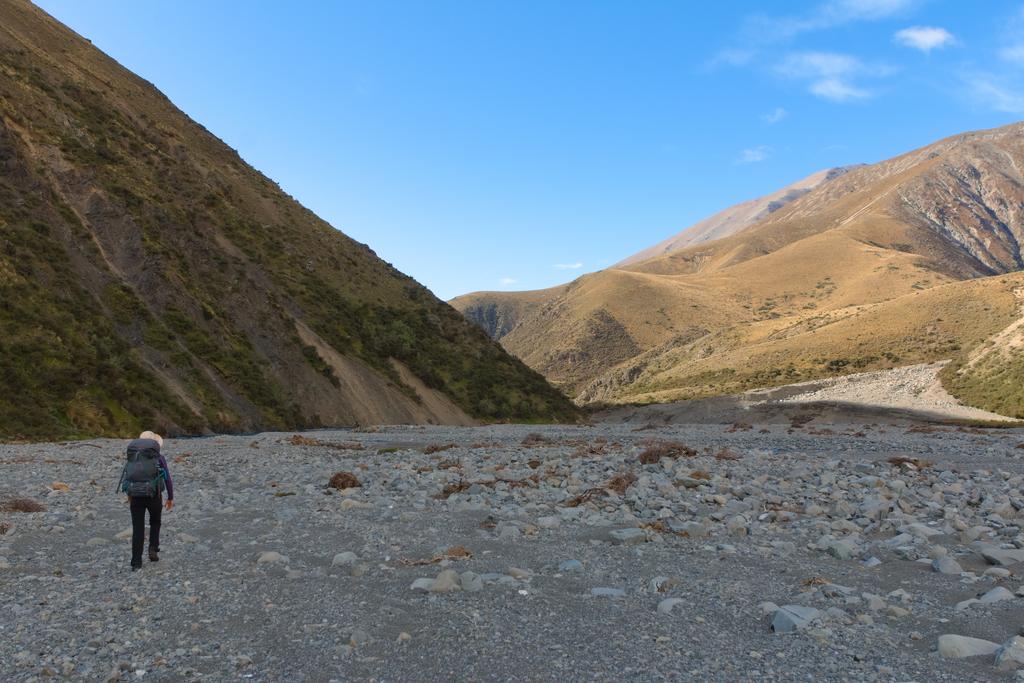A wide section of riverbed on the Hakatere.