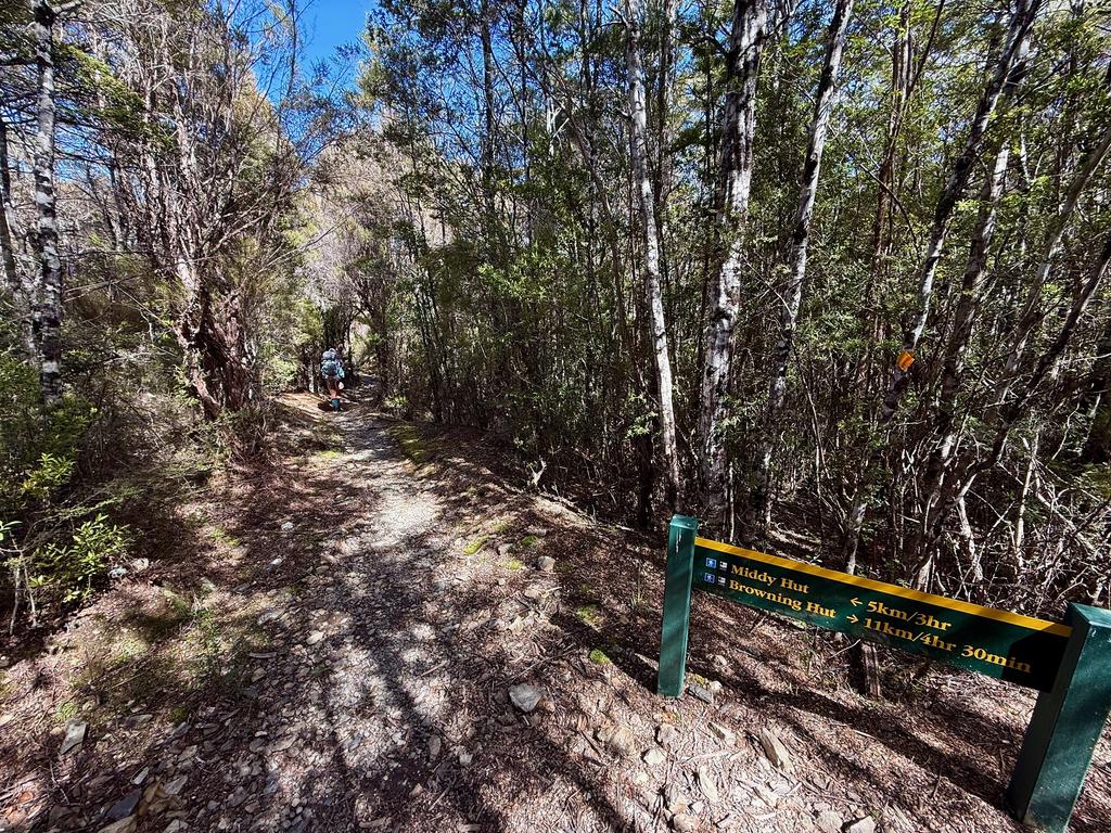 Setting off on a definitely-not-three-hours descent to Middy Hut.