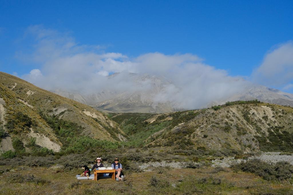 Pre-dinner cheese and crackers in the sun. What a dream!