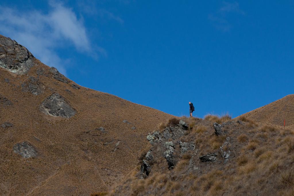 Climbing towards Point 1245 on the way to Roses Hut.