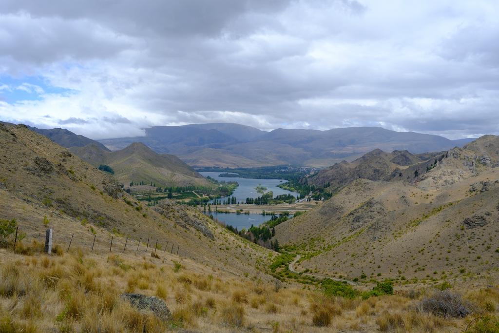Lake Aviemore in the distance.