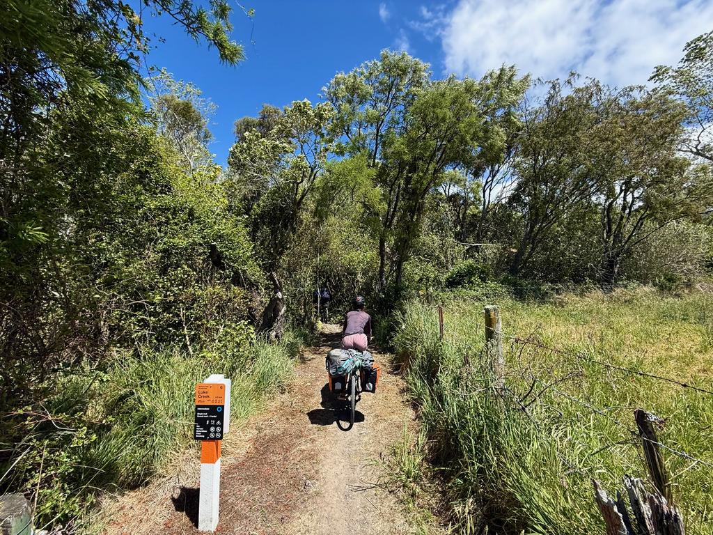 Onto the very easy single trail.