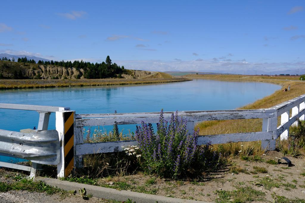A cute corner on the canal.